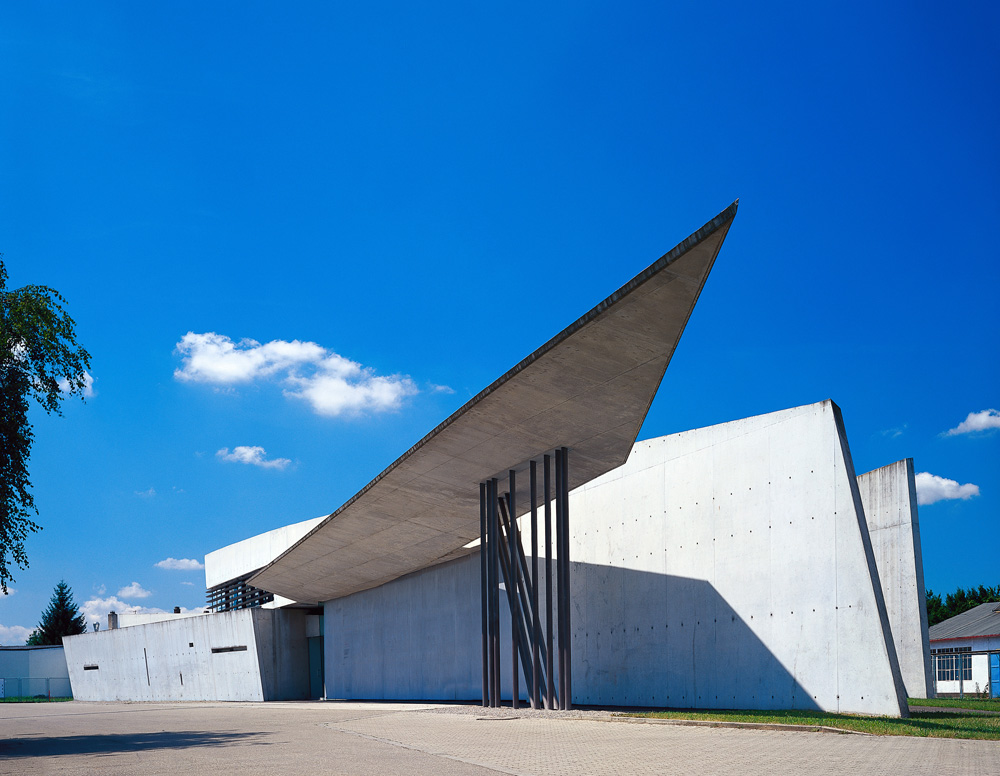 vitra-campus-feuerwehr-haus-zaha-hadid-1.jpg